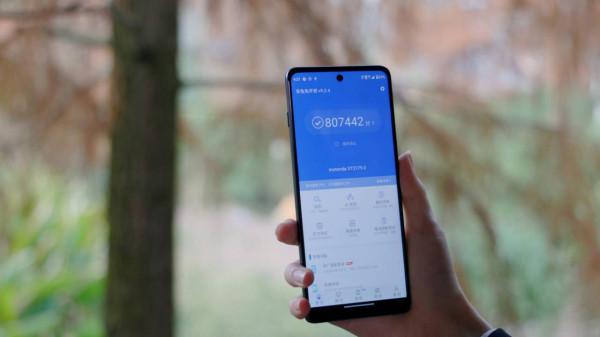 首發價1799！moto edge S30體驗，首款888 Plus+LCD屏手機靠得住嗎？