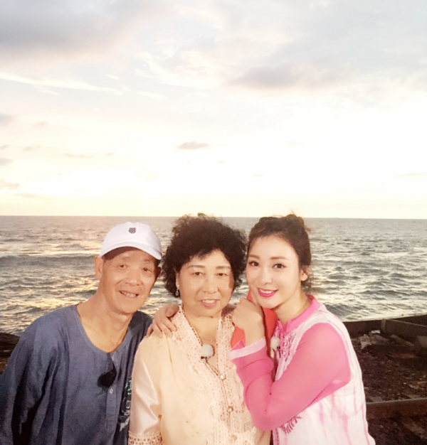 柳巖媽媽楊邦梅：心疼女兒成名路上遭受非議，更擔憂她的婚戀問題