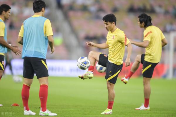 國足戰阿曼名單：武磊+4歸化在列，董春雨金敬道王秋明巴頓無緣