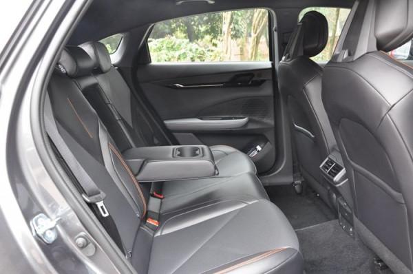 試駕即將上市的長安UNI-V：個性十足 效能更佳