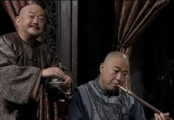 乾隆2萬兩偷賣皇宮寶物,紀曉嵐一倒手,坑走了和珅28000兩 乾隆2萬兩偷賣皇宮寶物,紀曉嵐一倒手,坑走了和珅28000兩