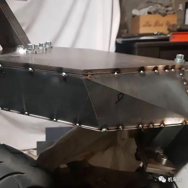 定製 | 靈感來源於隱形戰機 雅馬哈GTS1000改裝