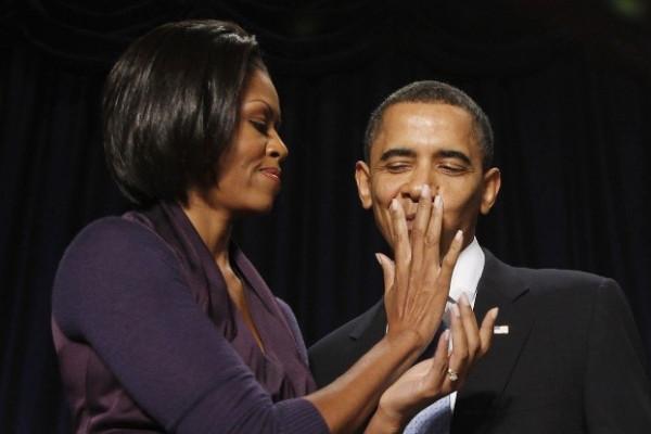 英拉30年魅力不倒：曾讓奧巴馬移不開眼，深情對視，普京忘了握手