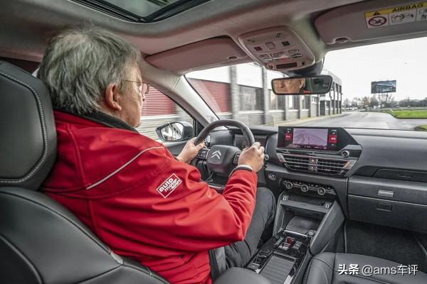 新一代雪鐵龍C4,大家看值得引進國內嗎? 新一代雪鐵龍C4,大家看值得引進國內嗎?