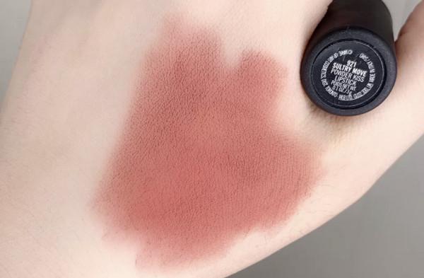 秋天通勤塗這幾支口紅,優雅又高階,讓你在辦公室裡脫穎而出 秋天通勤塗這幾支口紅,優雅又高階,讓你在辦公室裡脫穎而出