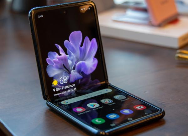第一次購買摺疊屏手機，等了很久，終於在flip 3這一代下手了