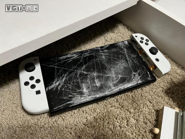 友情提醒：不要撕掉Switch OLED款的螢幕保護膜