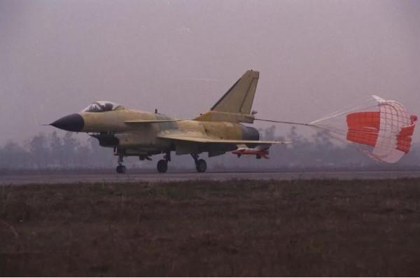 2001年南海撞機時中國海空裝備如此落後 空軍二代機 艦艇靠火炮防空 2001年南海撞機時中國海空裝備如此落後 空軍二代機 艦艇靠火炮防空