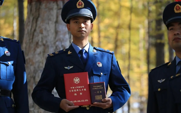 當兵考軍校,一個是本科,另一個是專科,新兵和父母需要弄清楚 當兵考軍校,一個是本科,另一個是專科,新兵和父母需要弄清楚