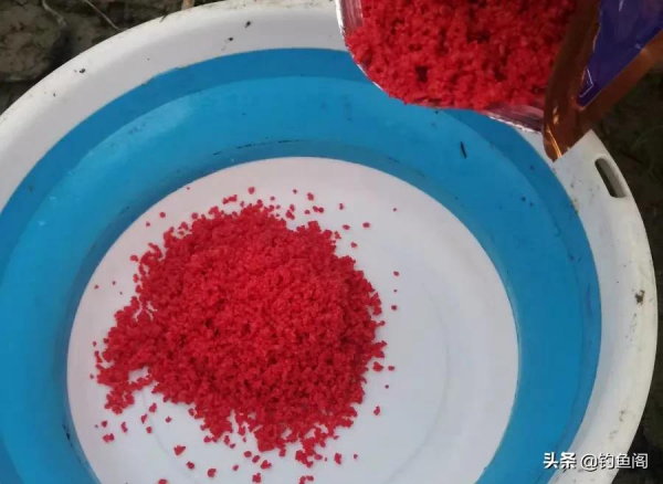 餌料中加點“佐料”,夜釣魚口更佳,還能有意外收穫 餌料中加點“佐料”,夜釣魚口更佳,還能有意外收穫