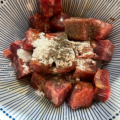 十分鐘快手菜黑椒口蘑牛肉粒，比外賣強