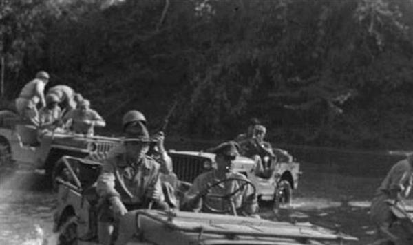 敵軍突然出現,炊事員急中生智,化解了一場災難,我軍大獲全勝 敵軍突然出現,炊事員急中生智,化解了一場災難,我軍大獲全勝