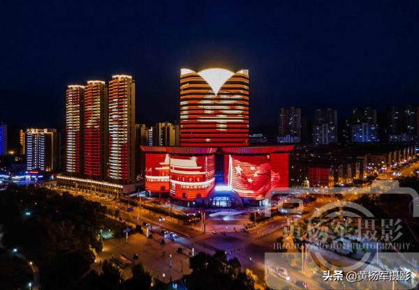 江西崛起速度最快的縣，一江兩岸城市夜色璀璨，紅色文化濃厚景美