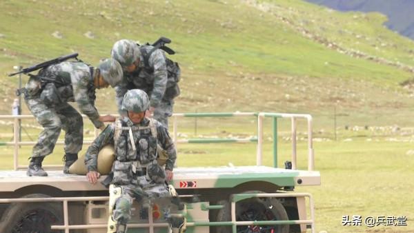 國內高原炊事班多先進?外骨骼輕鬆扛起一袋糧食,搭配無人運輸車 國內高原炊事班多先進?外骨骼輕鬆扛起一袋糧食,搭配無人運輸車