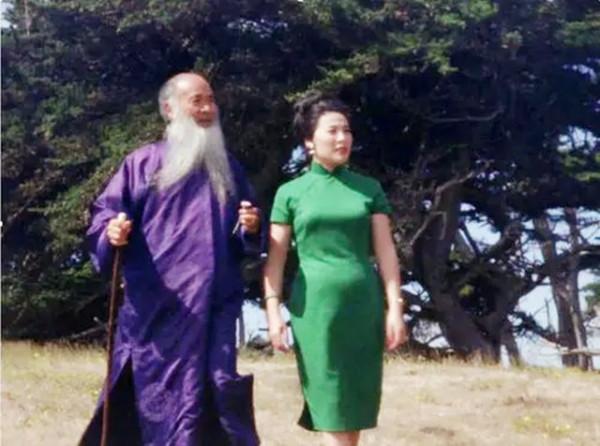 張大千教學生徐雯波學畫,6年後娶她,送她一幅畫賣了4377萬 張大千教學生徐雯波學畫,6年後娶她,送她一幅畫賣了4377萬