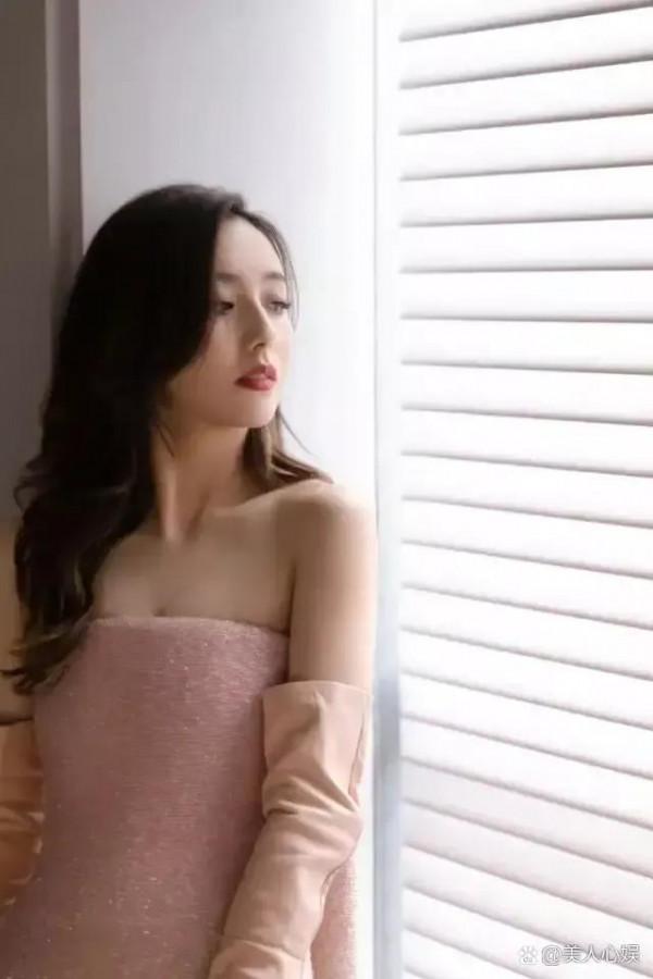 佟麗婭裹著浴巾