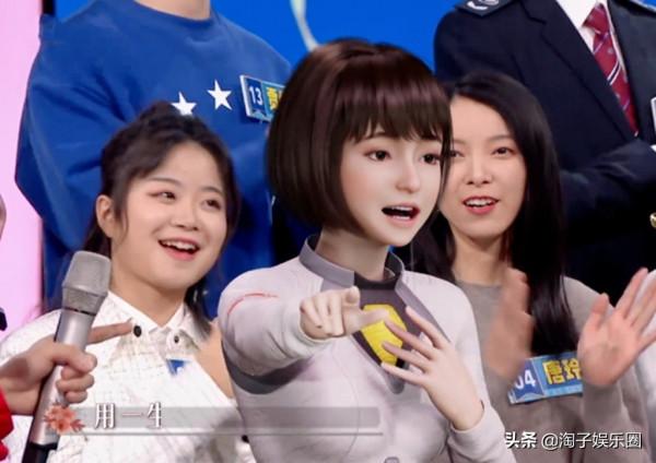 好似獨角戲！何炅滿場cue新人，馮禧接不了，蔡少芬硬接，尷尬