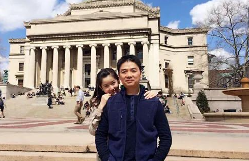 章澤天：10年一步棋，和劉強東棋逢對手？她憑什麼坐擁500億？