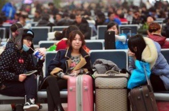 全國多所高校已下發通知，國慶假期放假天數減少，學生表示太難了