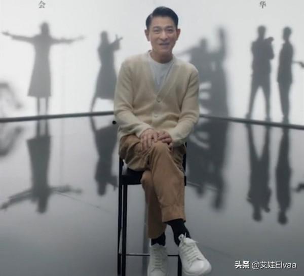 劉德華真會打扮！穿燈籠褲棉襪配拖鞋打檯球，年過花甲玩土味時尚