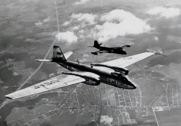 空軍首次打下美蔣偵察機，劉亞樓寄希望於一營，沒想是二營打下的