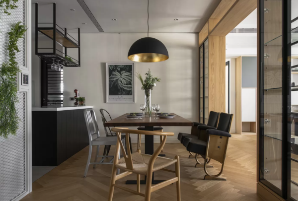 早曉得就好了，廚房側邊裝黑框玻璃櫃，不擋採光，還多出2倍儲物