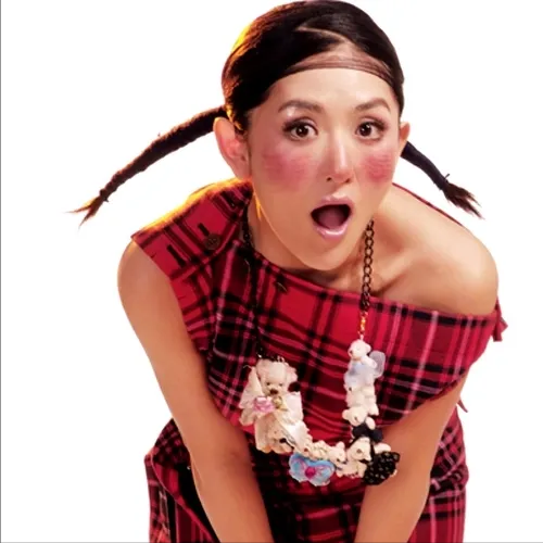 “人間喜神”謝娜，17歲北漂，被網路暴力16年，她經歷了什麼？