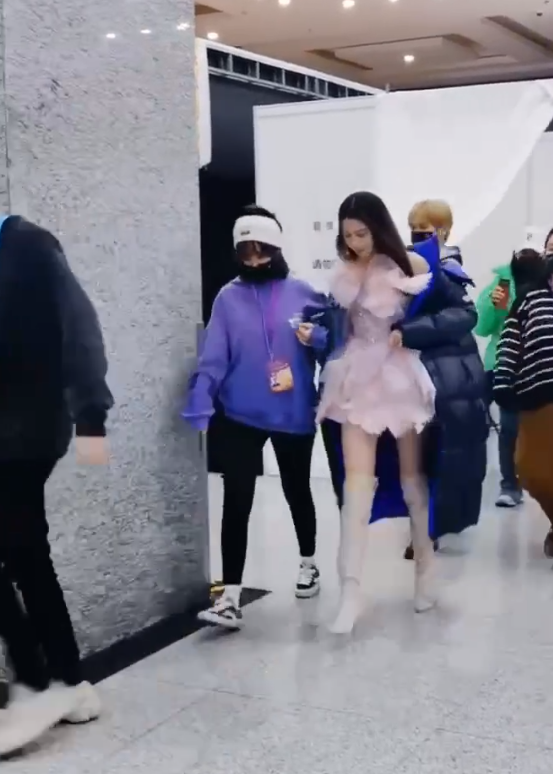 北京臺春晚陣容：baby葛優成代言人，關曉彤李菁等女星盛裝出席