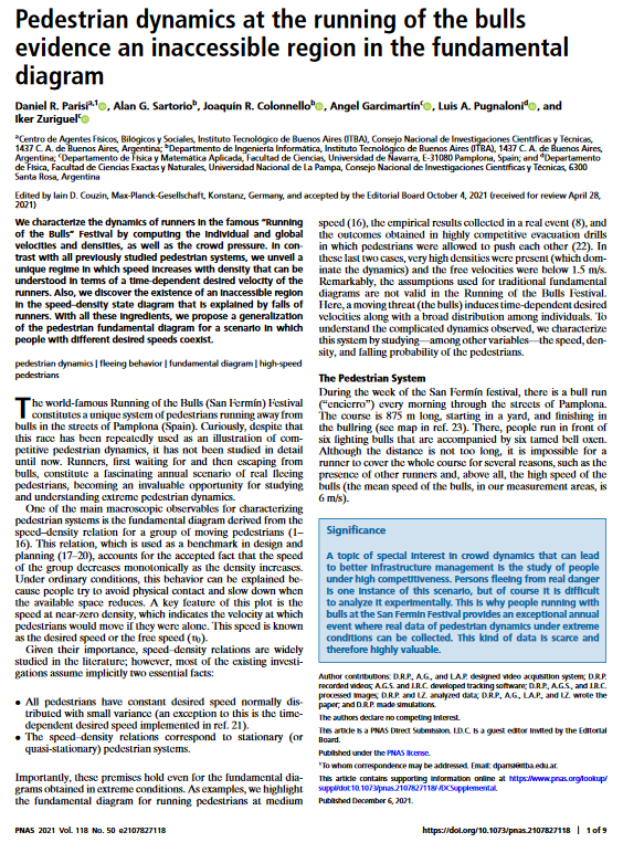 “奔牛節”裡的擁擠人群如何狂奔？