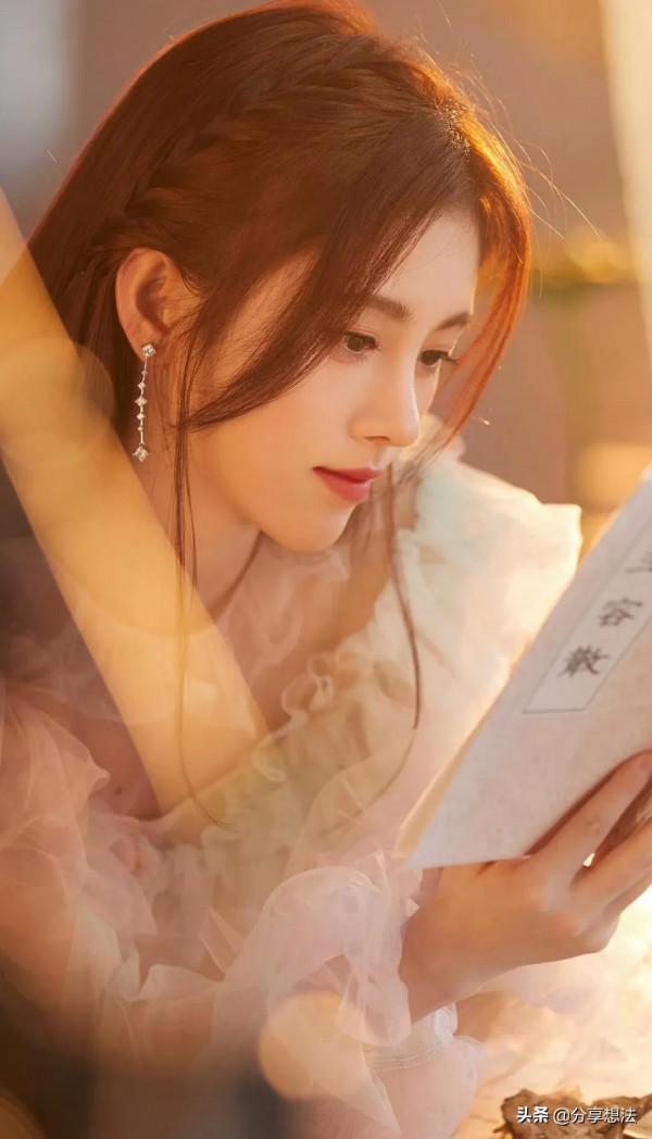 鞠婧禕現代裝美圖