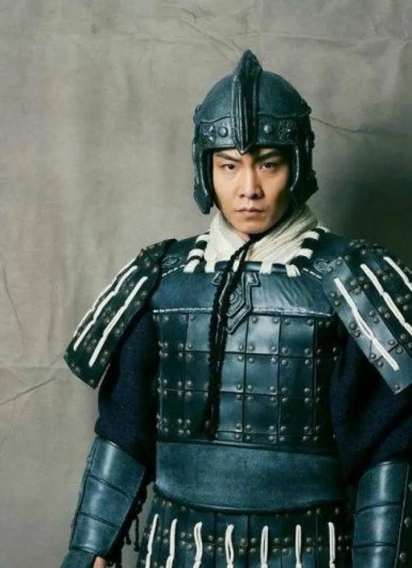 縱橫沙場秦公子華，一片丹心照嬴秦。白起崛起之前的秦軍戰神贏華