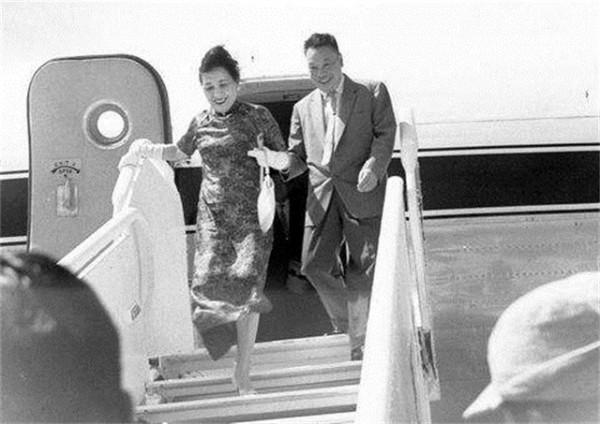 蔣介石死後，晚年的宋美齡在美國靠什麼生活