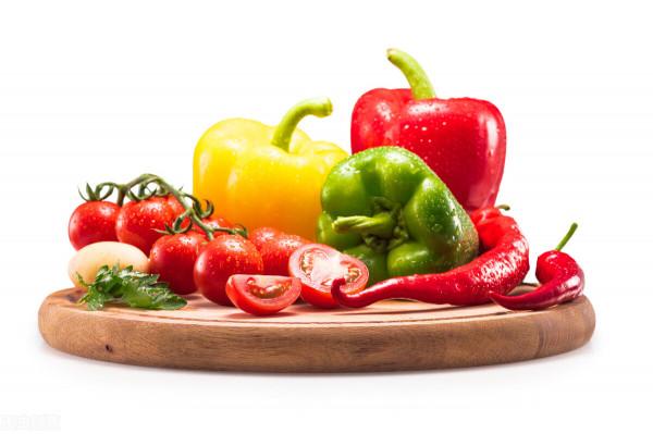 為什麼老年人身上會長老年斑？醫生建議做好4件事，可以有效改善