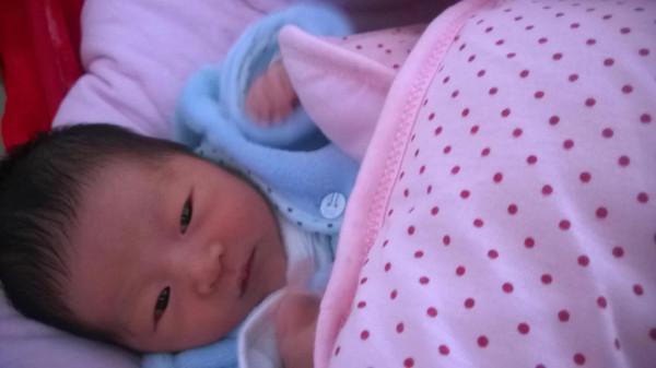 做毛衣一起帶孩子長大