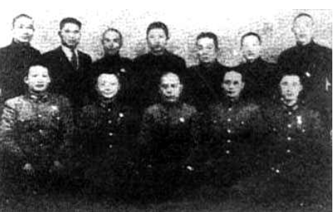 他是黃埔一期老大哥,蔣介石的十三太保之首,胡宗南也得叫他聲哥 他是黃埔一期老大哥,蔣介石的十三太保之首,胡宗南也得叫他聲哥