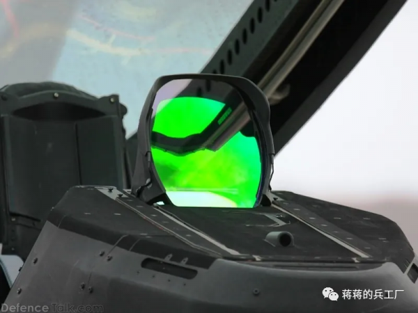 美國F-22戰鬥機機翼下現神秘吊艙，可能為強化猛禽趟路？