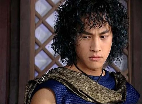 相貌平平卻出演絕世美男的8位男星，耍帥裝酷，誰讓你看得更尷尬