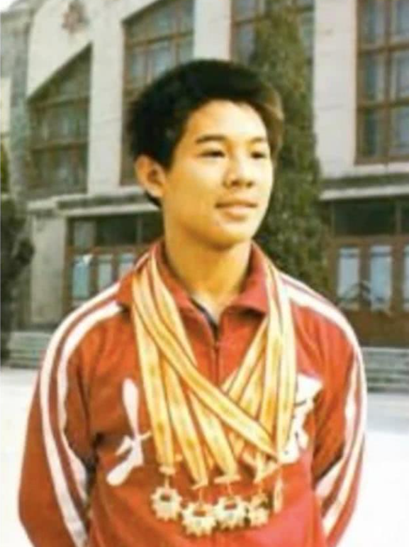 30年前，懷有身孕的黃秋燕被李連杰拋棄，如今她過得怎樣？