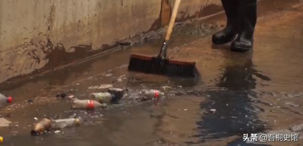 非洲的奇葩紳士，花半生工資買一件奢侈品名牌，只為在街上溜一圈