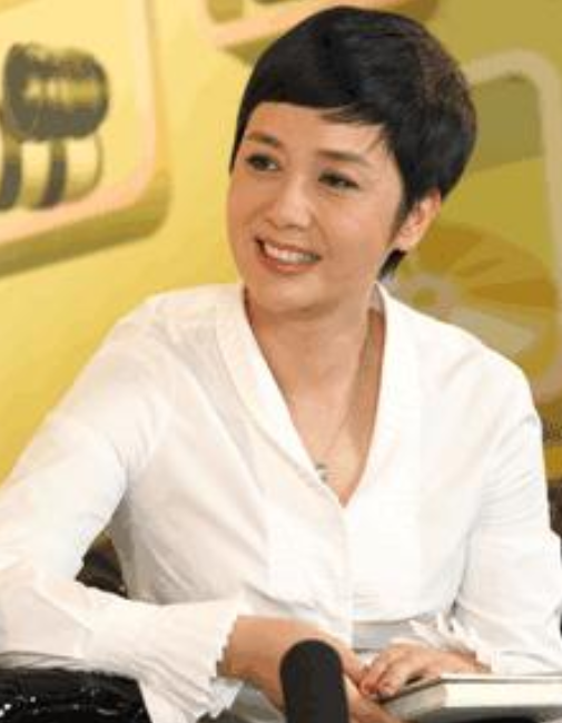 嫁給名導的5位“嬌妻”：陳婷18歲就生子，徐帆54歲至今不生孩子