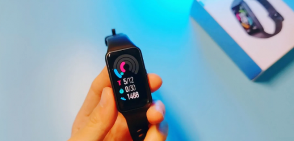 春節數碼產品好物推薦：手環、電視和掃地機，怎麼選？