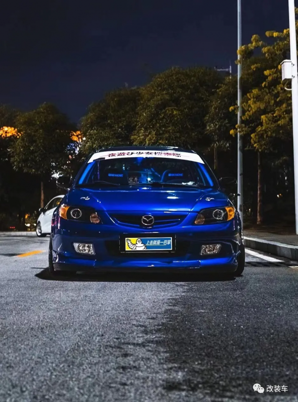 經典的馬自達323依然還有很多人玩，只需7000塊就能買來快樂