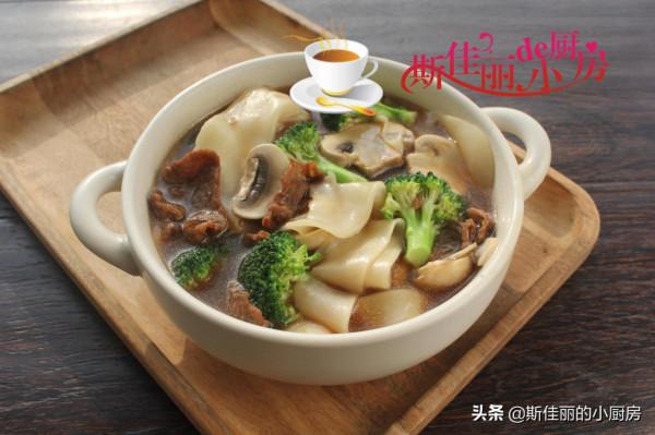 一個人吃午餐，我從不點外賣，這麼做簡單營養又美味，省時花錢少