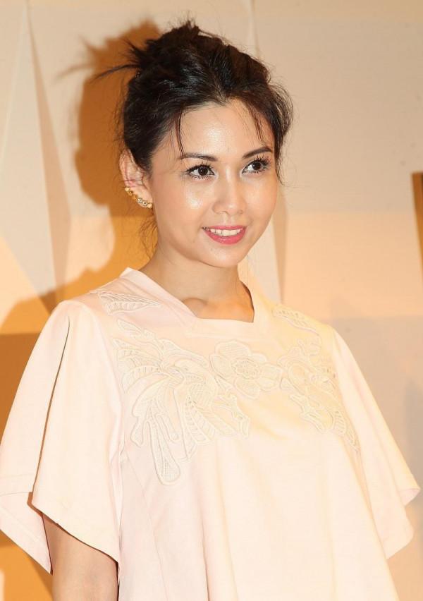 邱淑貞的真實感娛樂圈裡沒幾個人能比得過,穿著睡衣出門,真涼爽 邱淑貞的真實感娛樂圈裡沒幾個人能比得過,穿著睡衣出門,真涼爽