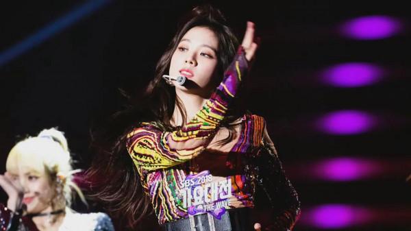 美炸了！KimJisoo金智秀18年歌謠大戰封神高畫質美照