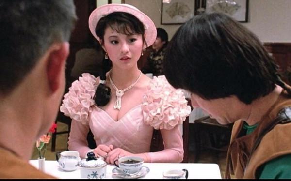 36歲嫁入豪門,6年後被曝出軌“乾兒子”,前夫的話讓她身敗名裂 36歲嫁入豪門,6年後被曝出軌“乾兒子”,前夫的話讓她身敗名裂