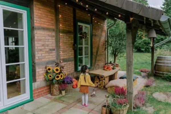 德國&quot;李子柒&quot;爆改農房過田園生活，連洗衣粉都自制