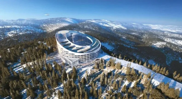 中國建築又一項世界之最！新雪國金頂酒店建有638米高穿山電梯