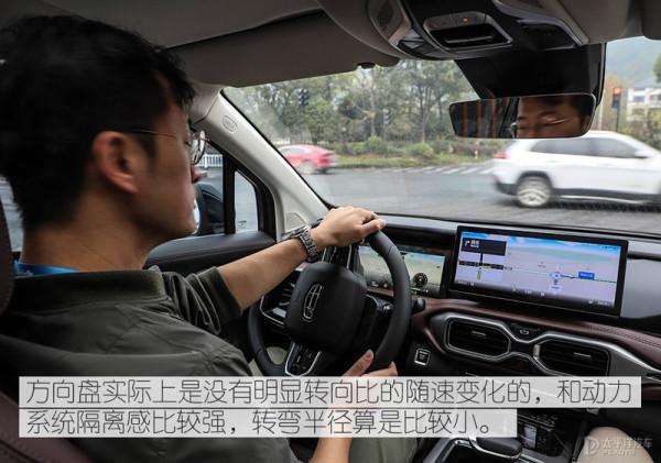 吉利這款SUV太強了！不到15萬能買頂配7座，還有1.8T+豪華座艙