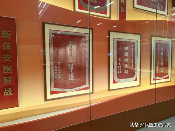 平津戰役紀念館陳列的一面疑似“穿越”的錦旗 平津戰役紀念館陳列的一面疑似“穿越”的錦旗